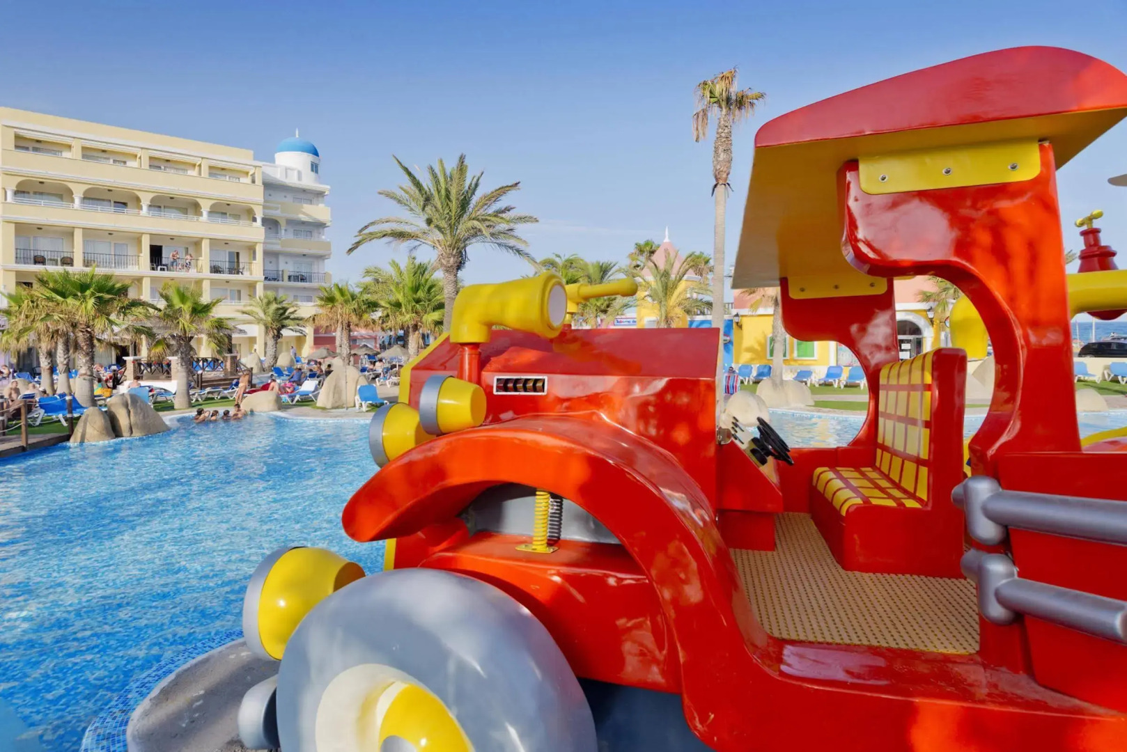 Mediterraneo Bay Hotel & Resort