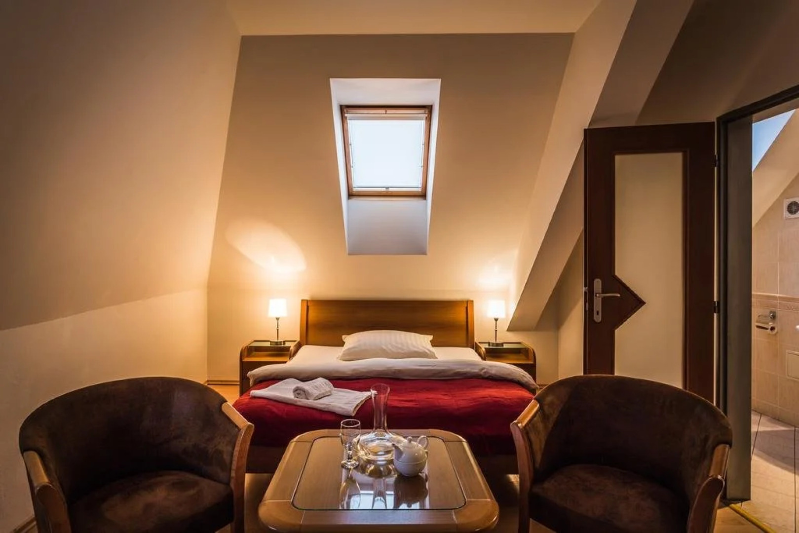 eL Cafe Bar & Restaurant