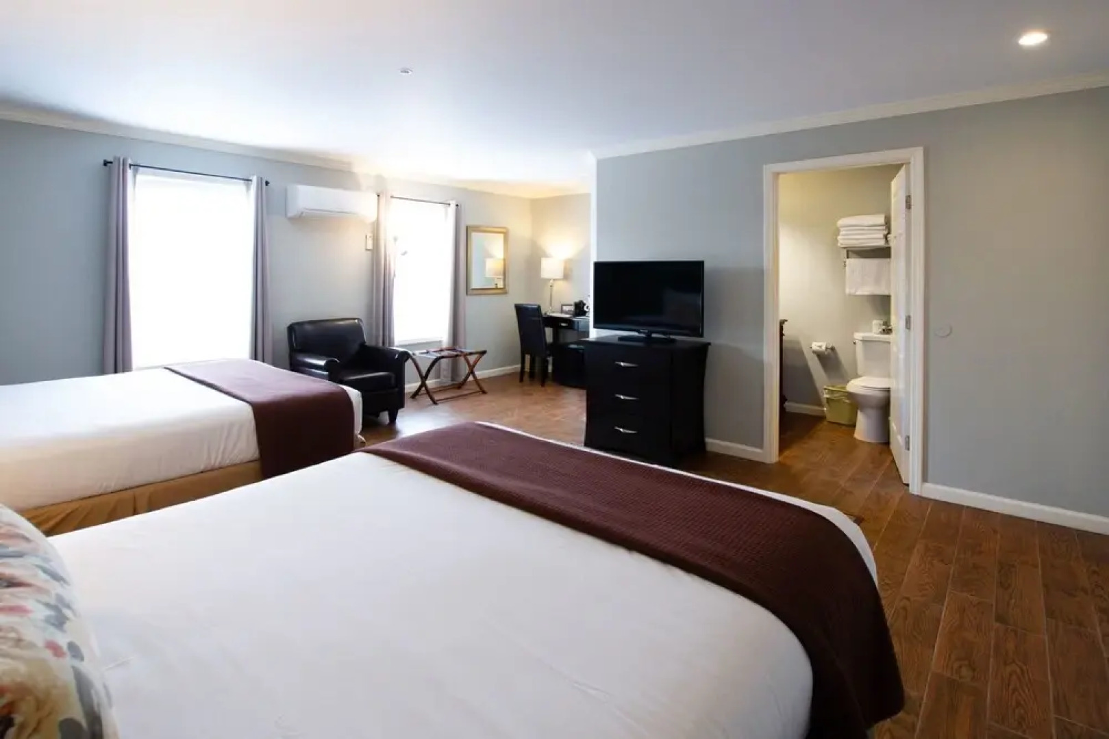 The Dahlonega Square Hotel & Villlas