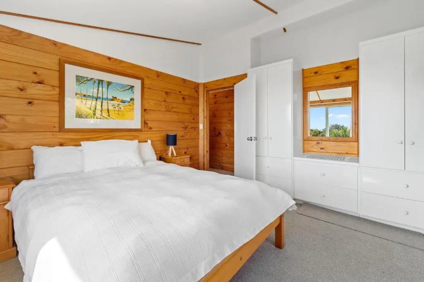 Seaview, Sun and Surf - Piha Holiday Home