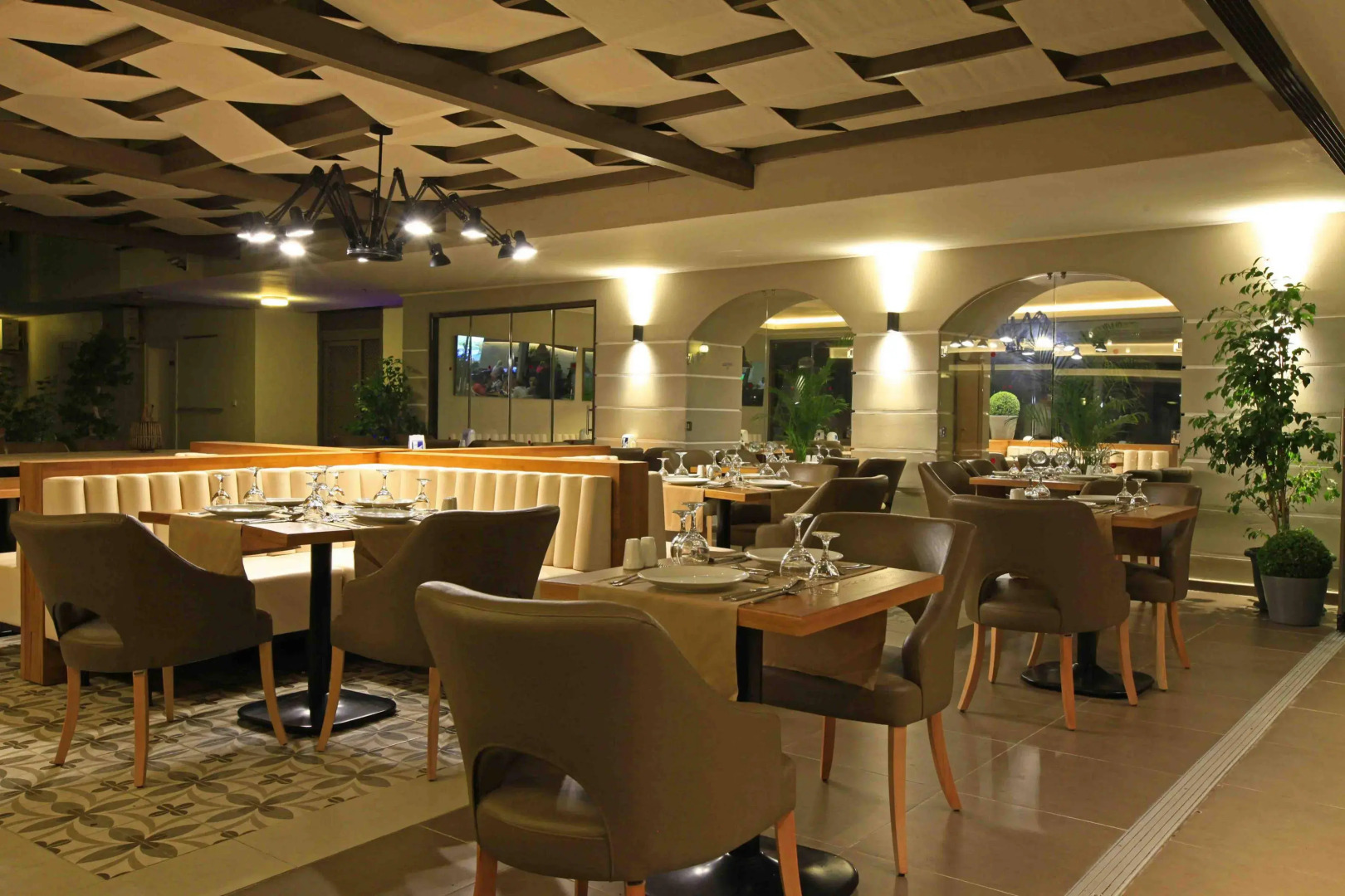 Sun City Apartments & Hotel