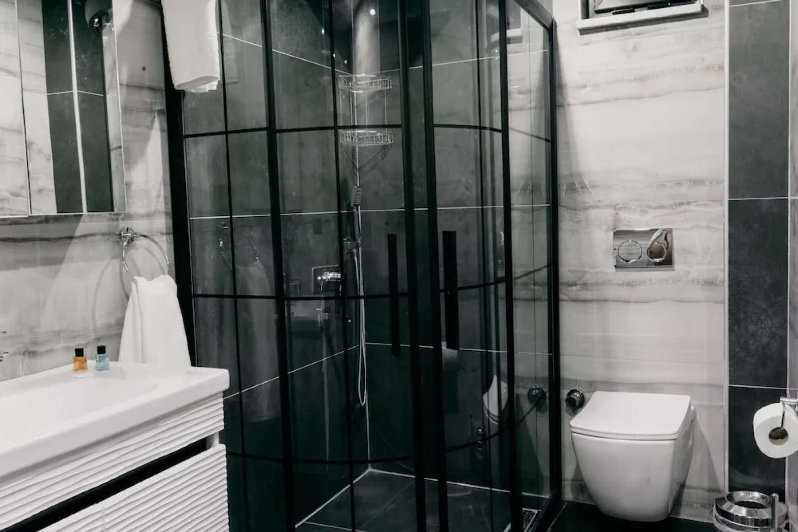 Ceneviz Suit Hotel