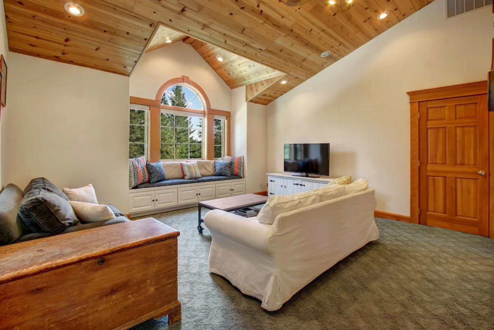 Mountain Acres - Four Bedroom Cabin with Hot Tub