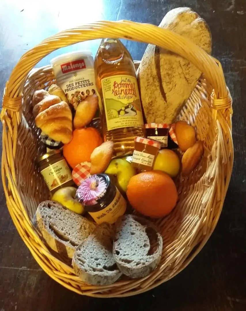 La Grange d'Emile Gites, Roulottes et Piscine