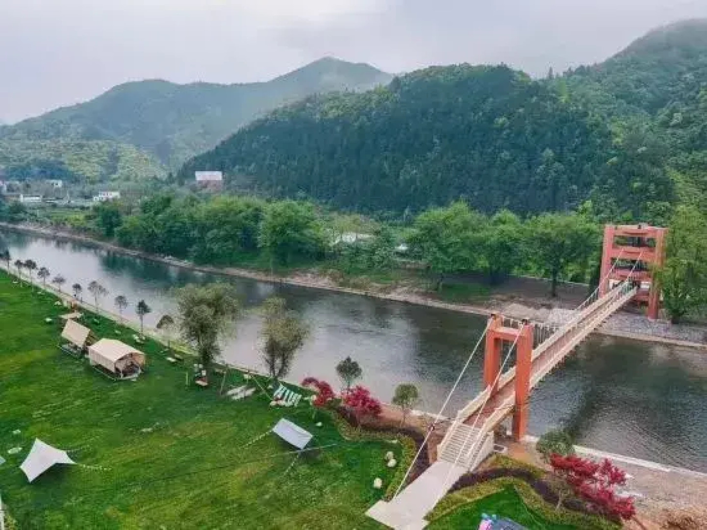 Selenium-themed Inn In West Huangshan City