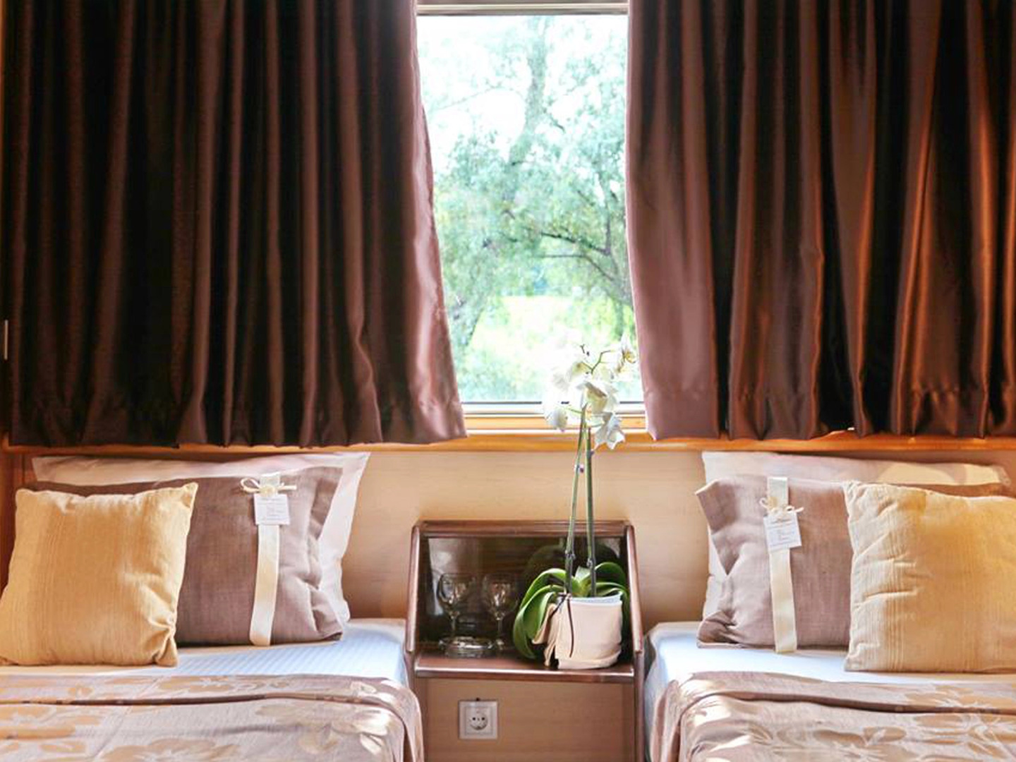 Compass River City Boatel