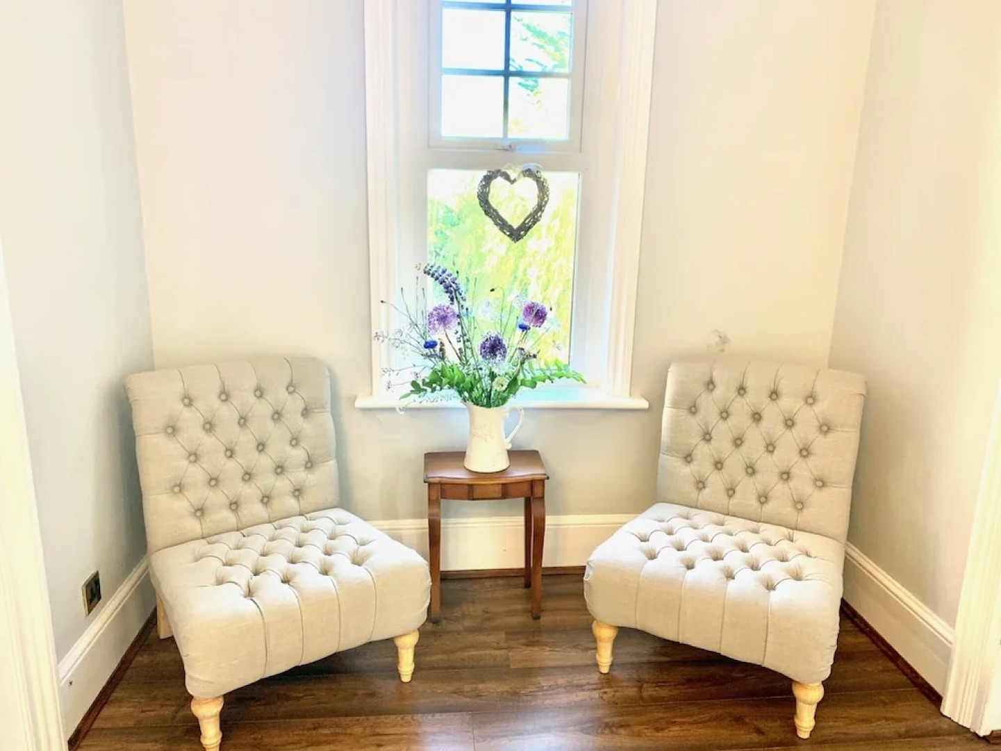 The Farmhouse - Sleeps 12 With Private Grounds