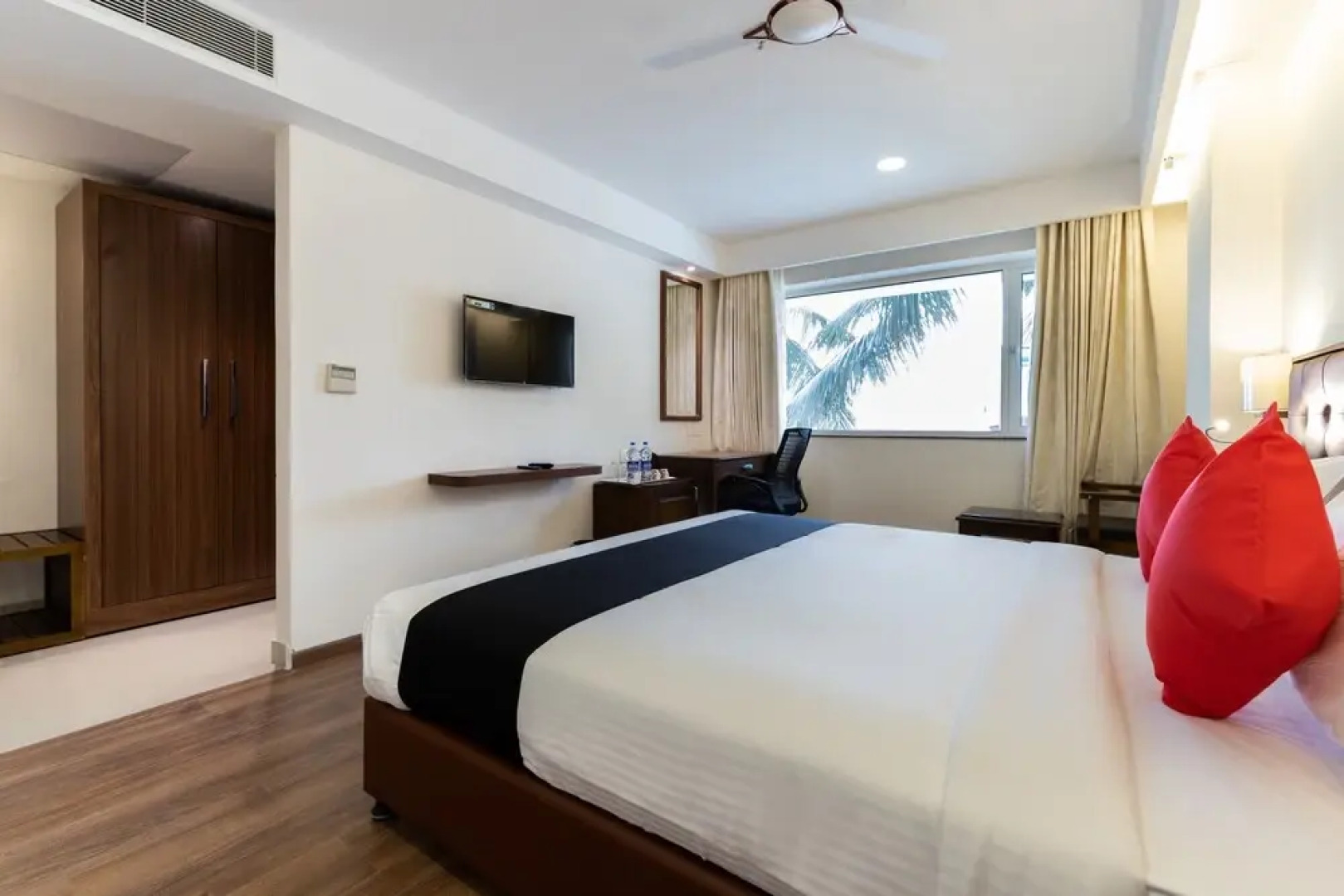 Capital O 43703 Thechi Hotels