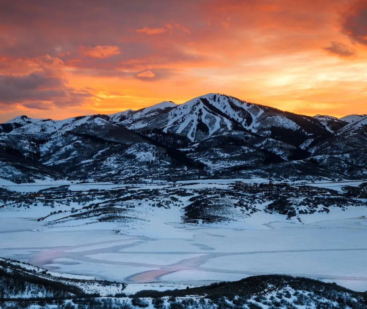 Contemporary Alpine Getaway W/ Wraparound Deck 1 Bedroom Condo