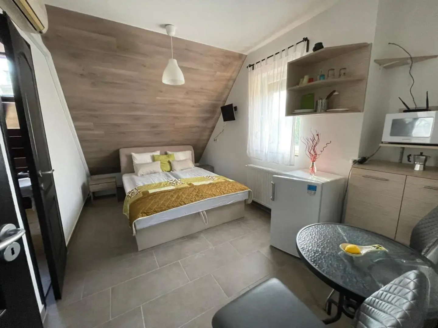 Smeraldo Kastely Szallo