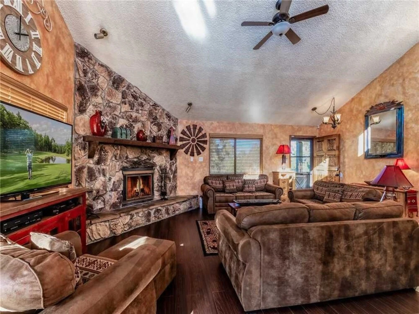 Naylor Mountain Retreat - Three Bedroom Cabin with Hot Tub