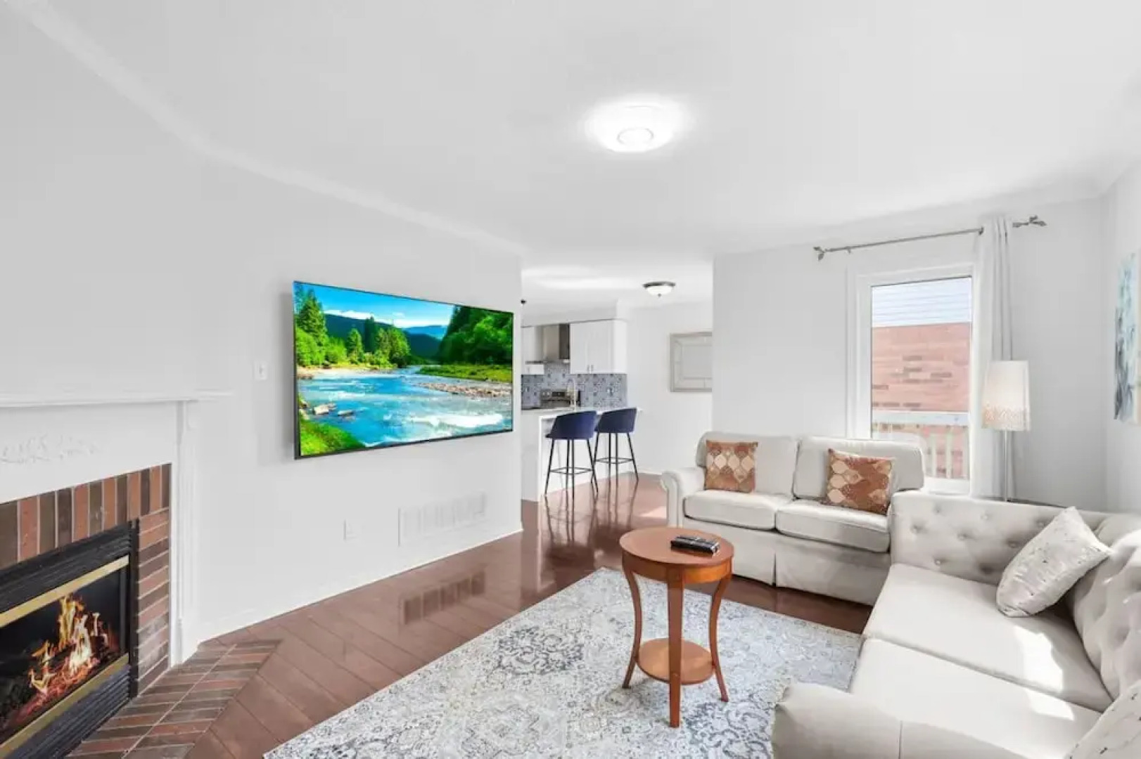 Newly Renovated 3BR in Whitby Family-friendly