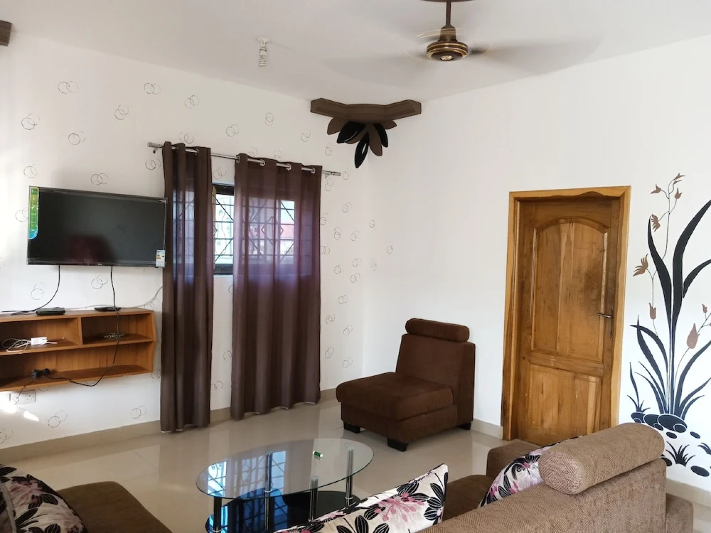 Ronna apartments at Lakeside Estates