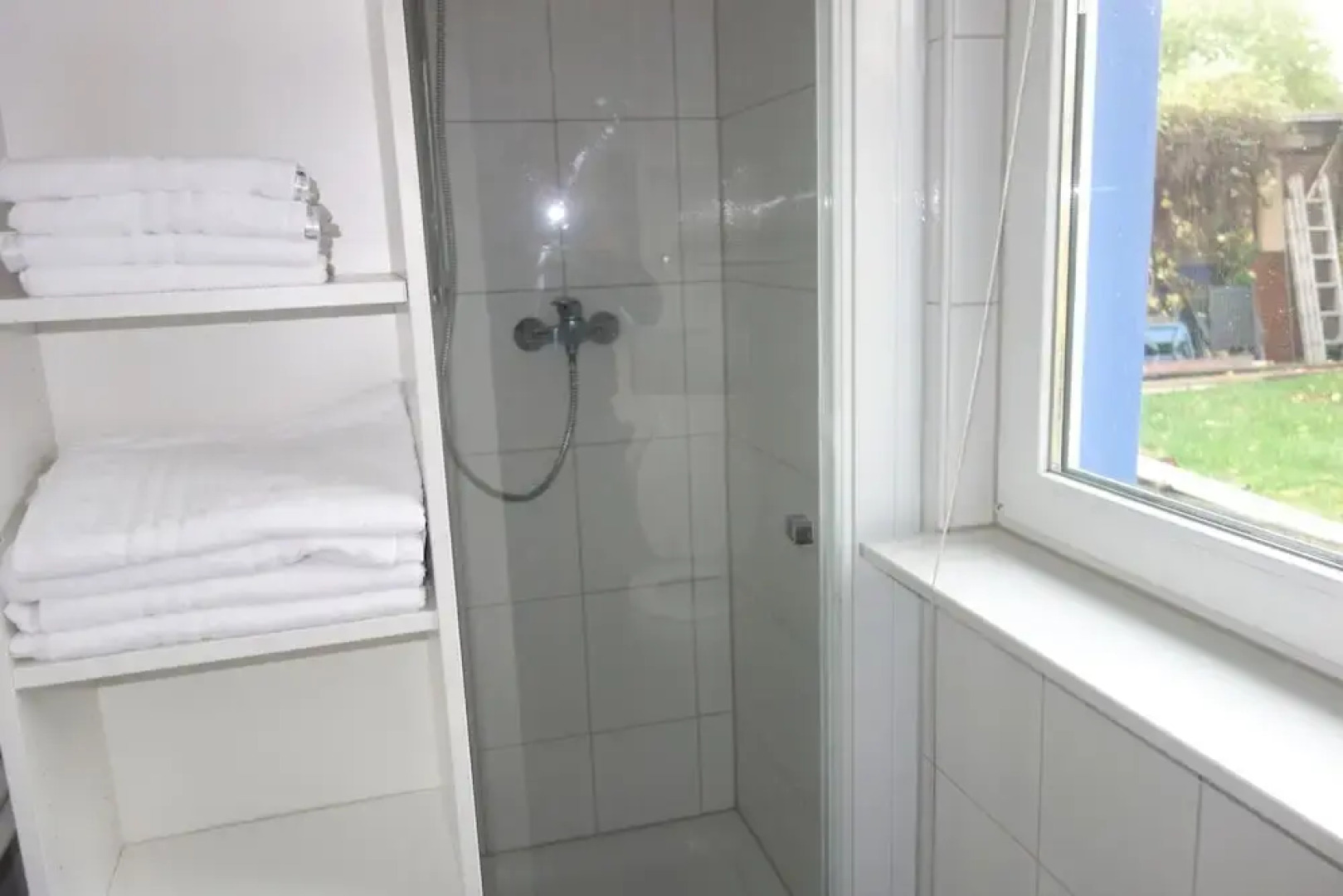 Tolstov-Hotels Large 3 Room Apartment with Garden