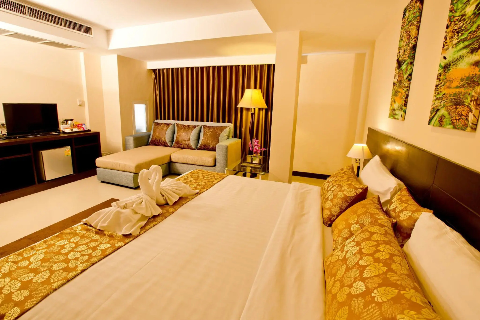 Sinsuvarn Airport Suite