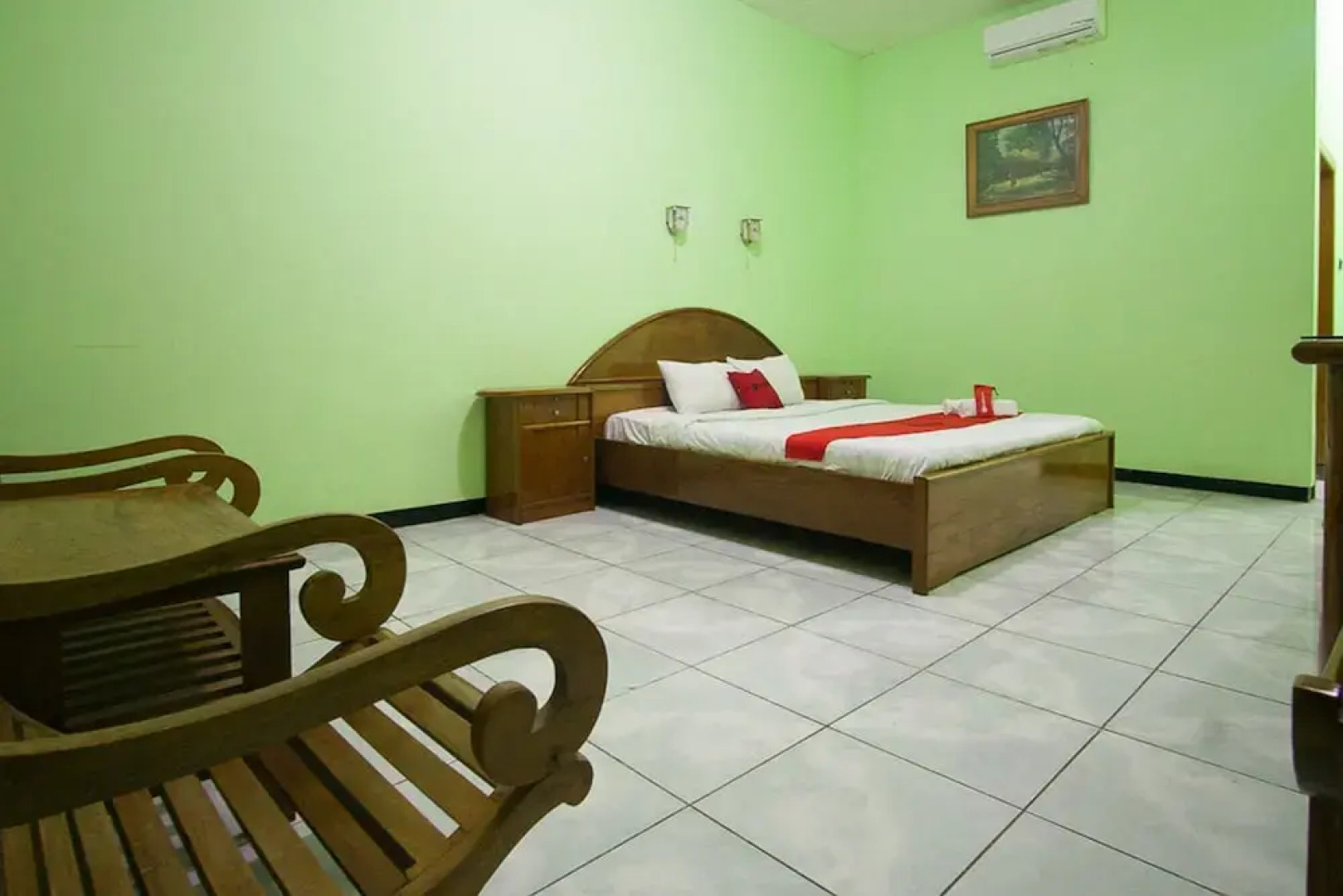 Reddoorz Plus At Jalan Raya Pasir Putih