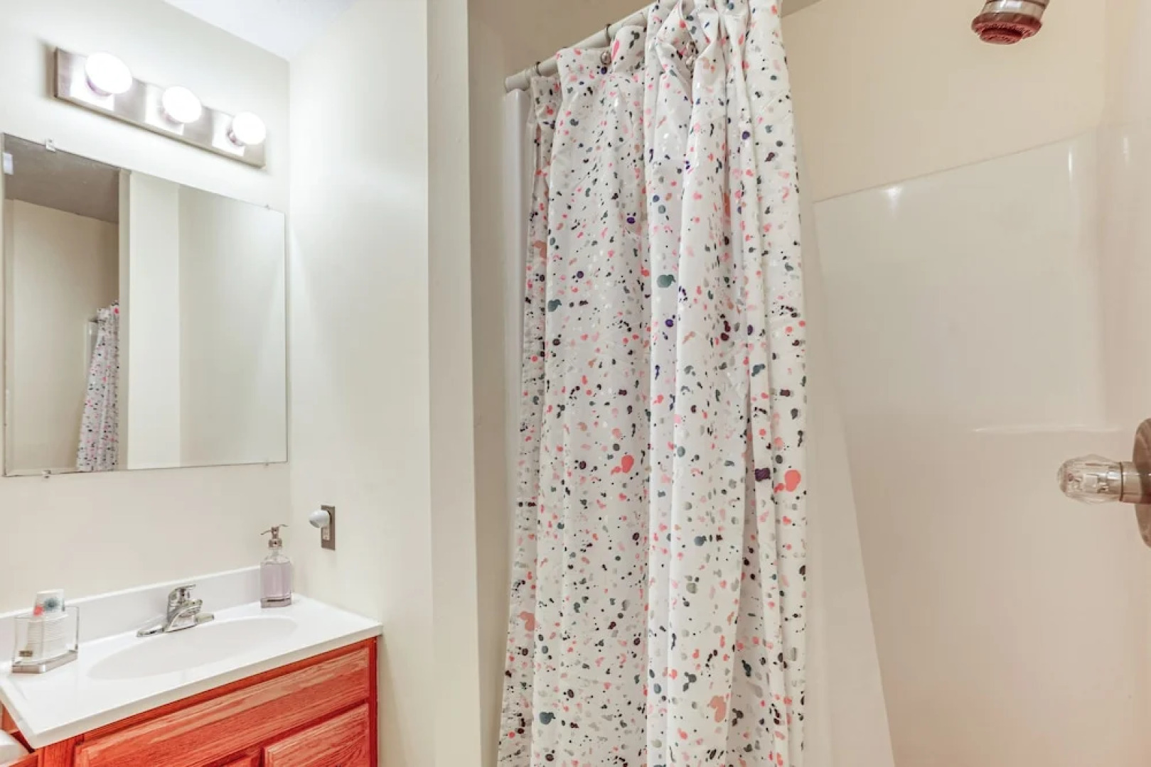 Cabin w/ Deck & Screened-in Porch in New Market!