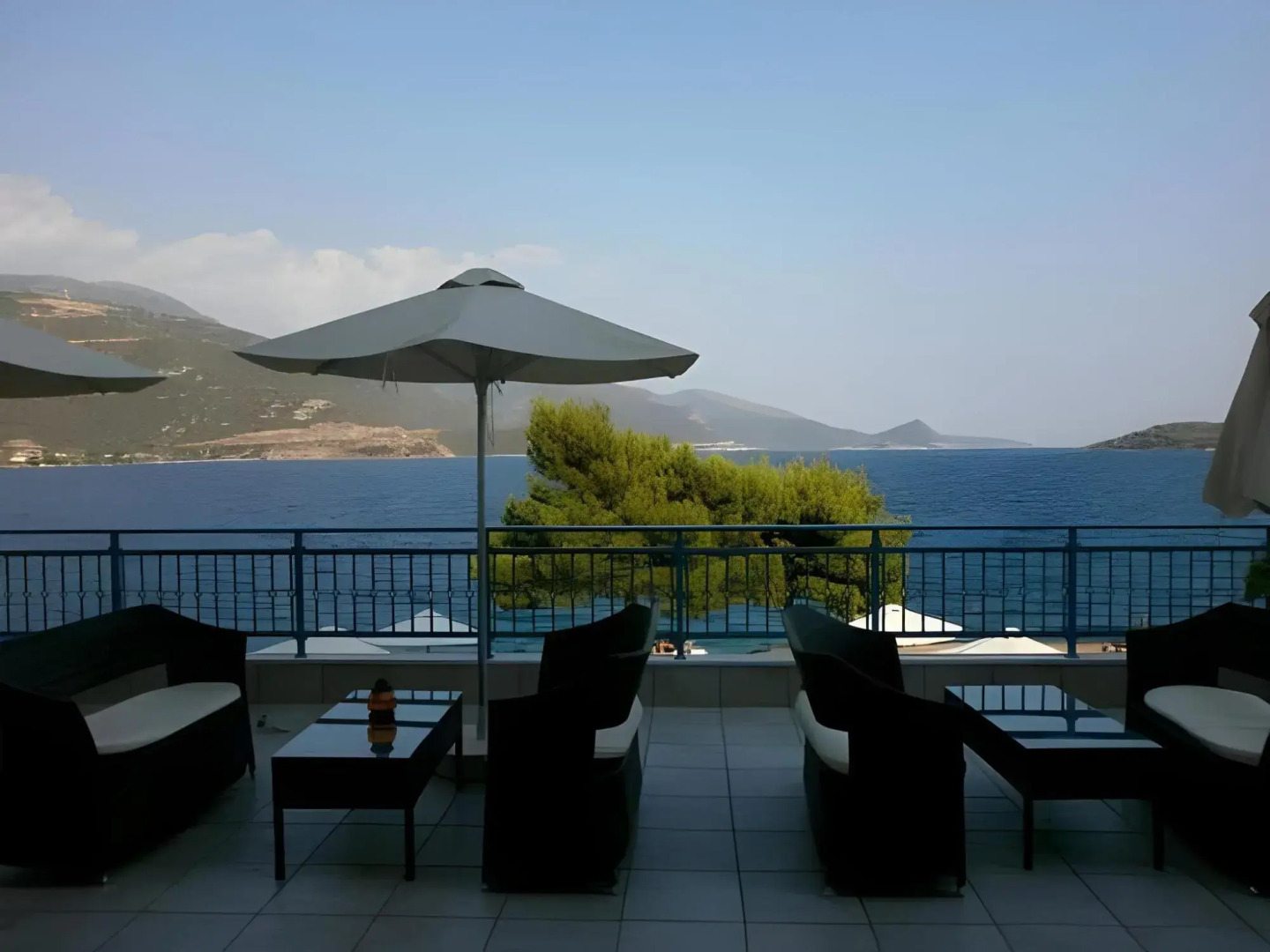 Trizonia Beach Hotel