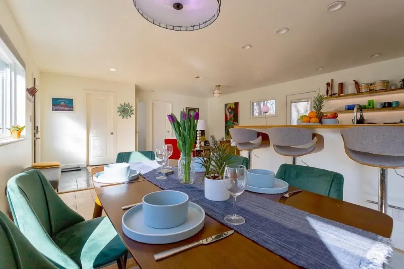 Mountain Retreat w hot tub Near Waterfalls