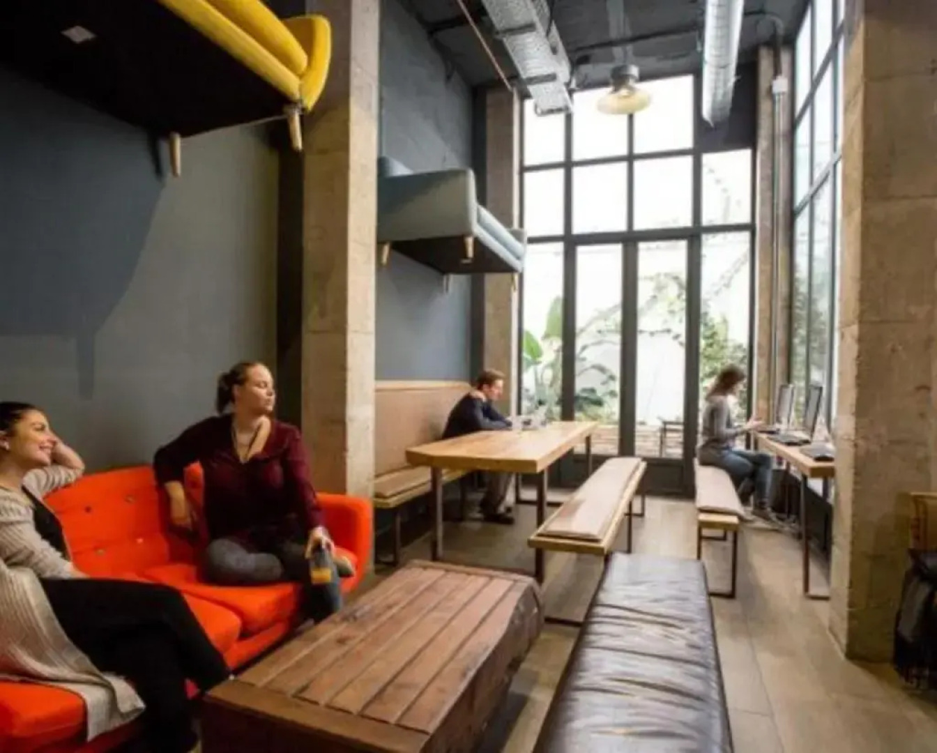 Black Swan Hostel Sevilla