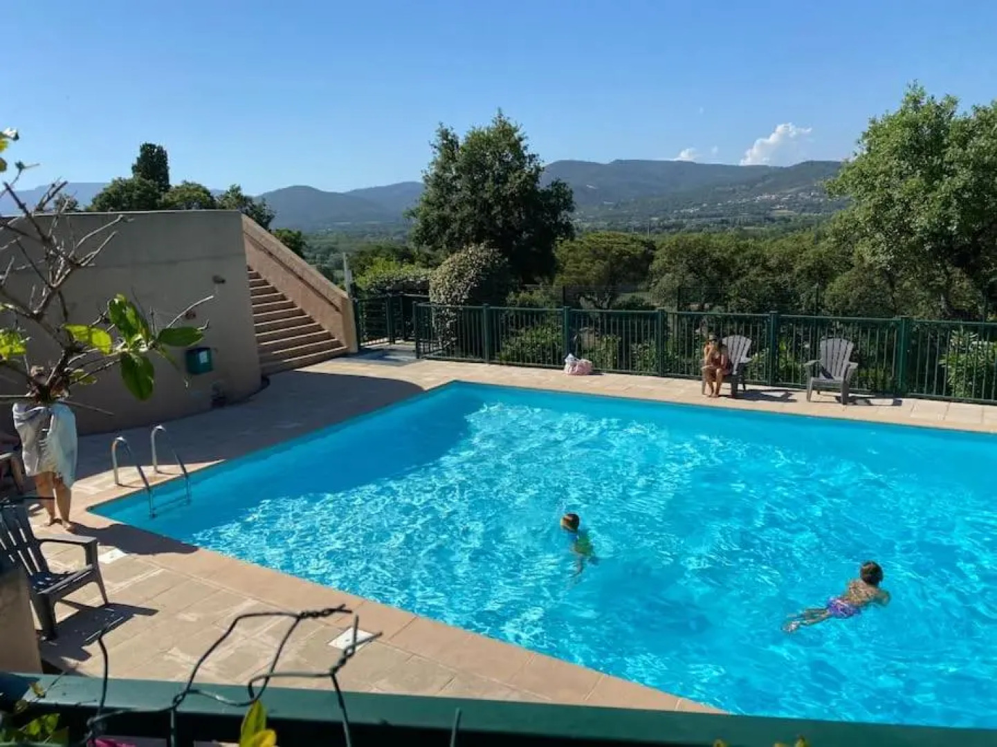 Studio rénové avec piscine proche Saint-Tropez