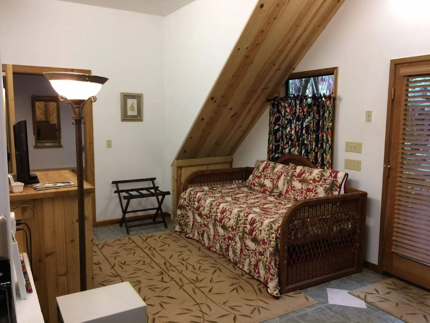 The Guest Cottages @ Volcano Acres Tree House