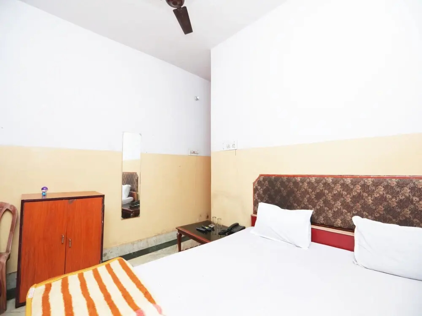 SPOT ON 45472 Hotel Savitri