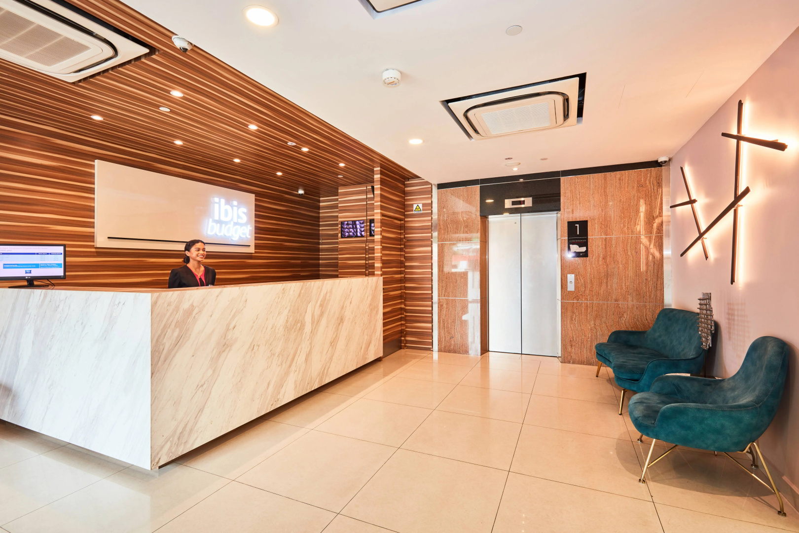 Ibis Budget Singapore Crystal