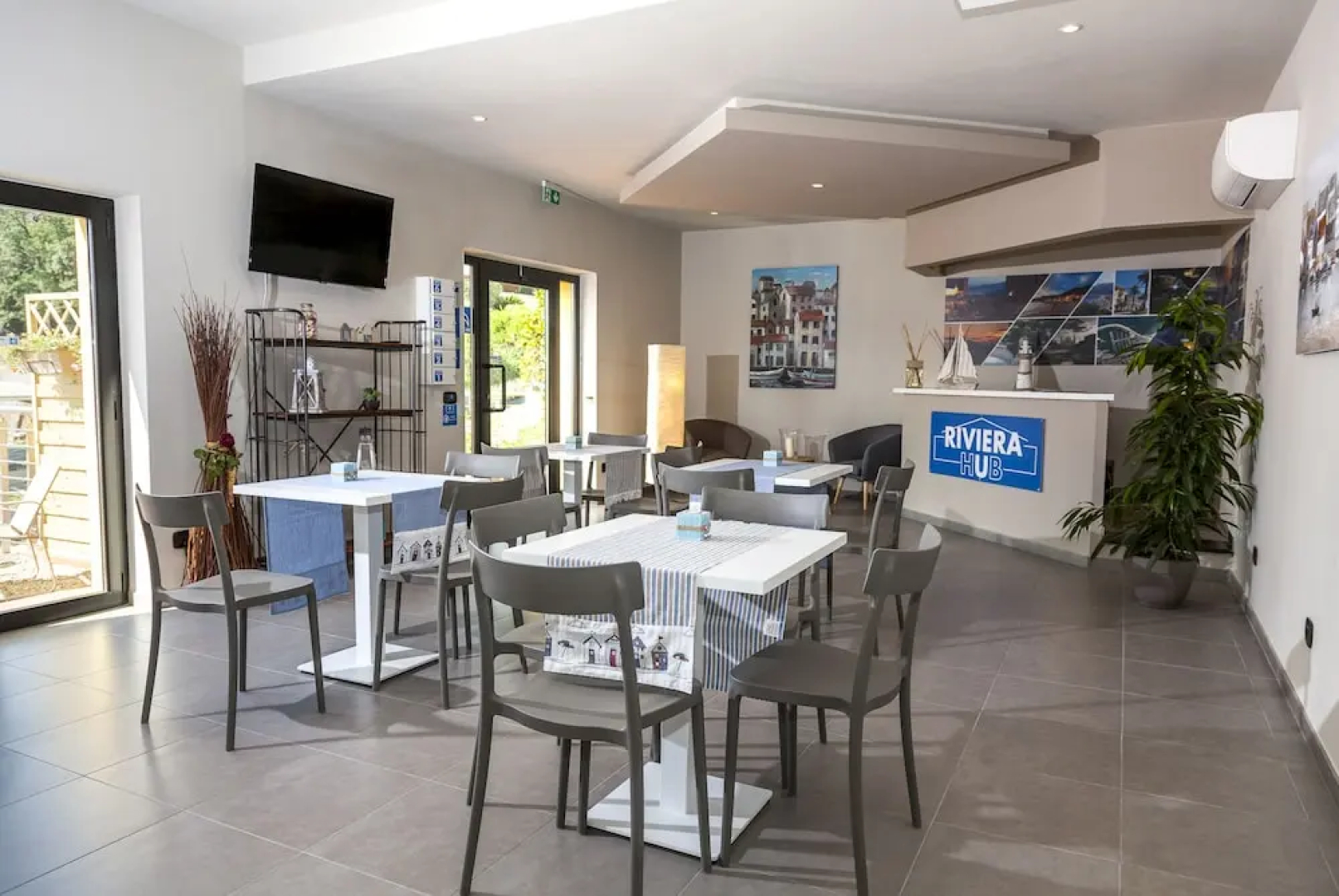 Riviera Hub