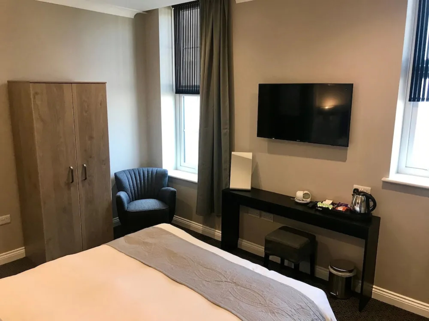 The Raven Hotel - Inn