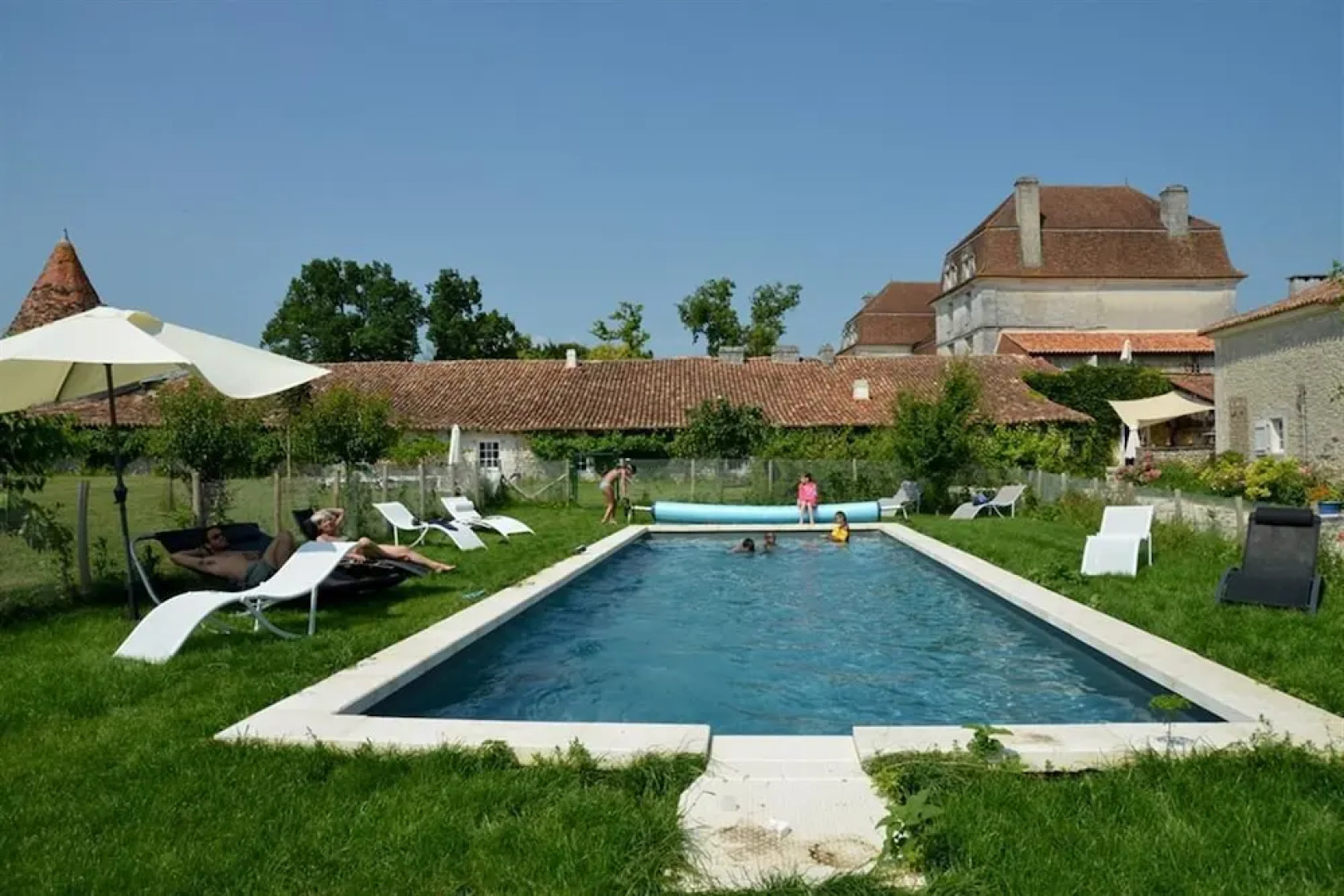 Chambres dHôtes et Gîtes du Château de Clauzuroux