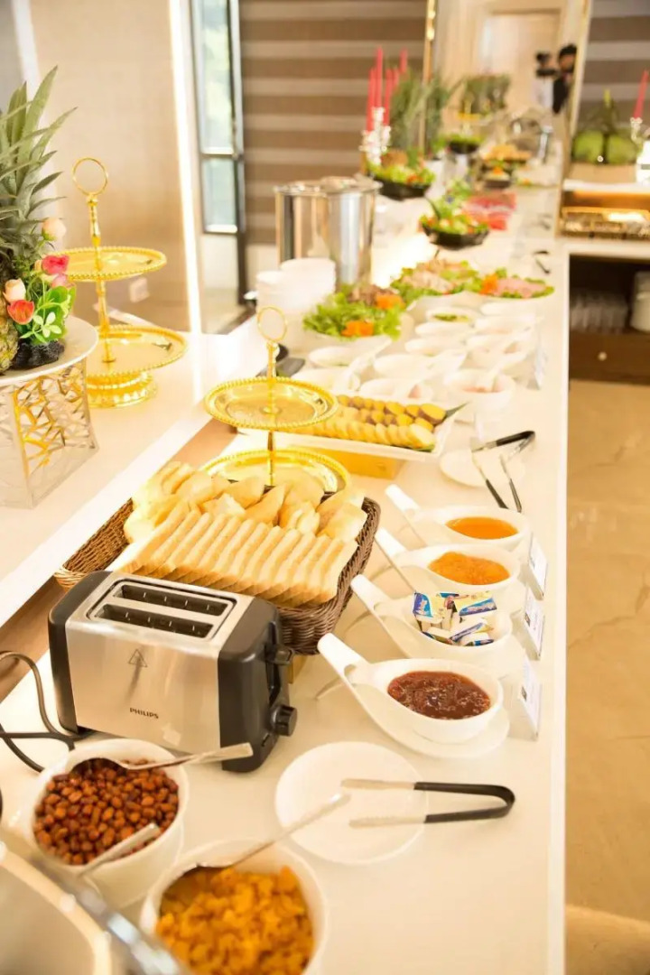 Vincent Halong Hotel