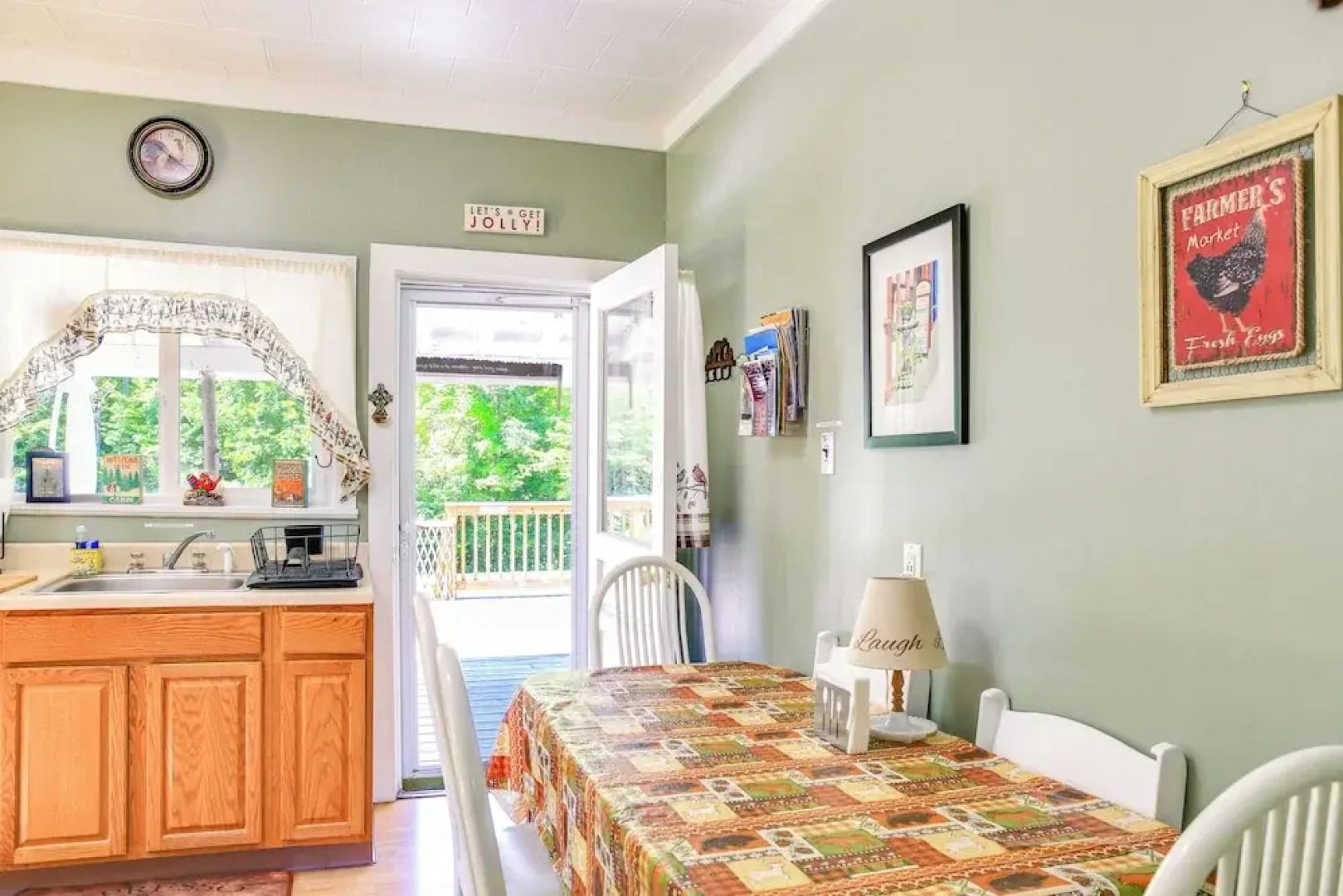 Hunter Home w/ Fire Pit & Yard: On Main Street!