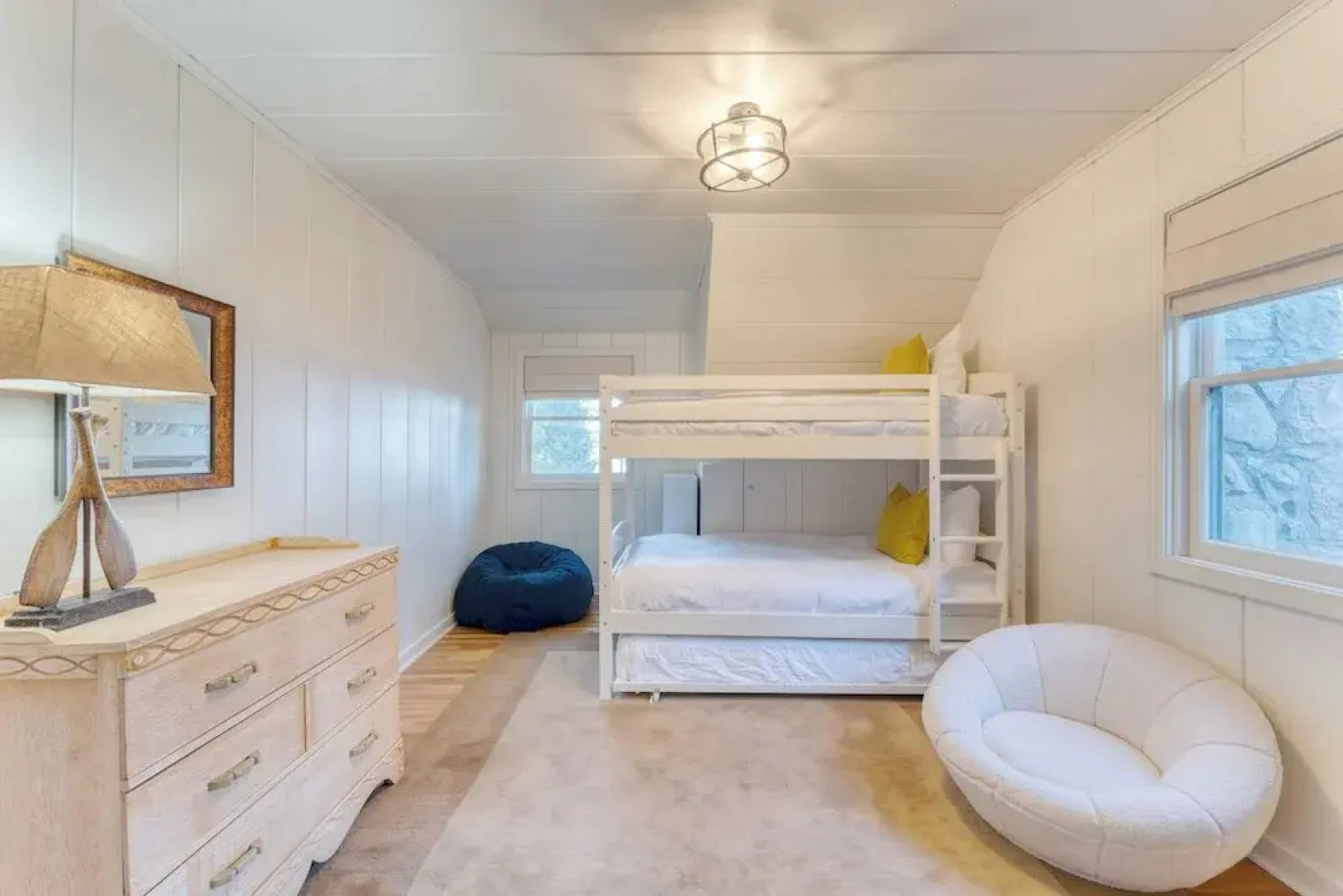 West Shore Lake House by Avantstay Ski Cabin w/ Backyard Sledding Hill!