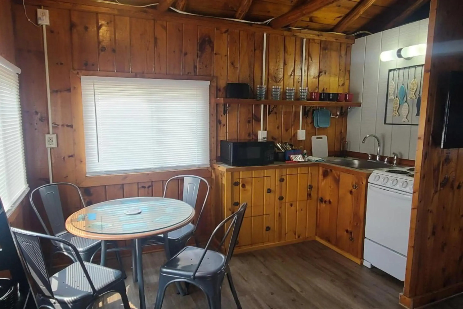 Lake Huron - 1 Bedroom, 1 Bath Lake Front Cabin (Sleeps 4)