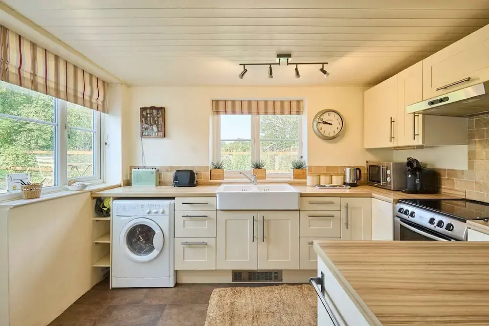 Host Stay Pebble Cottage