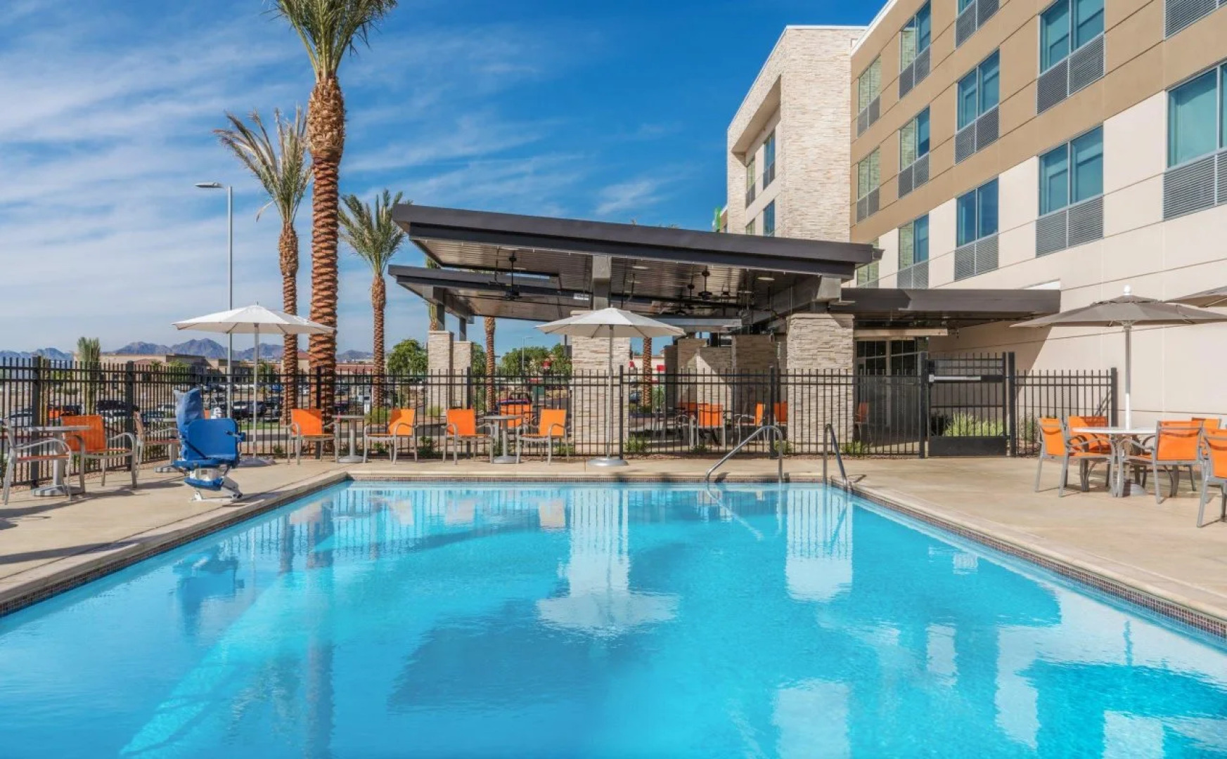 Holiday Inn Express & Suites Lake Havasu - London Bridge by IHG