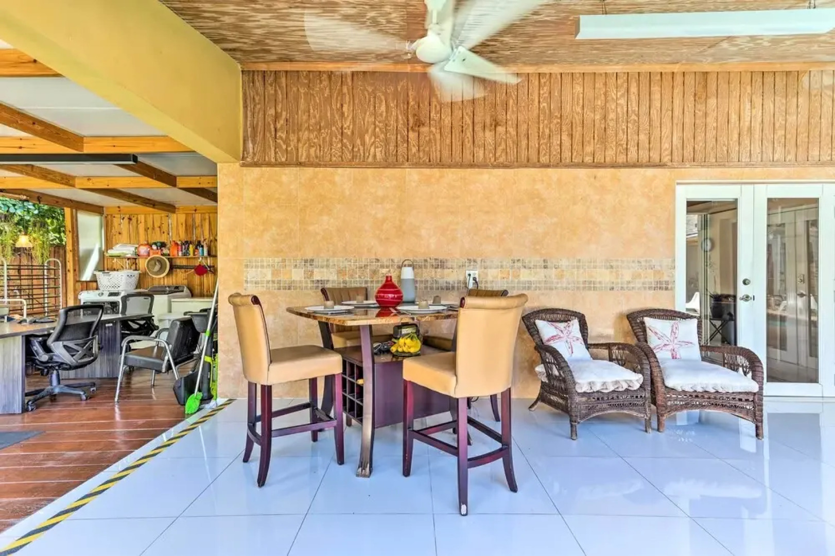 Sunny Miami Retreat - Pool, Patio & Gas Grill!