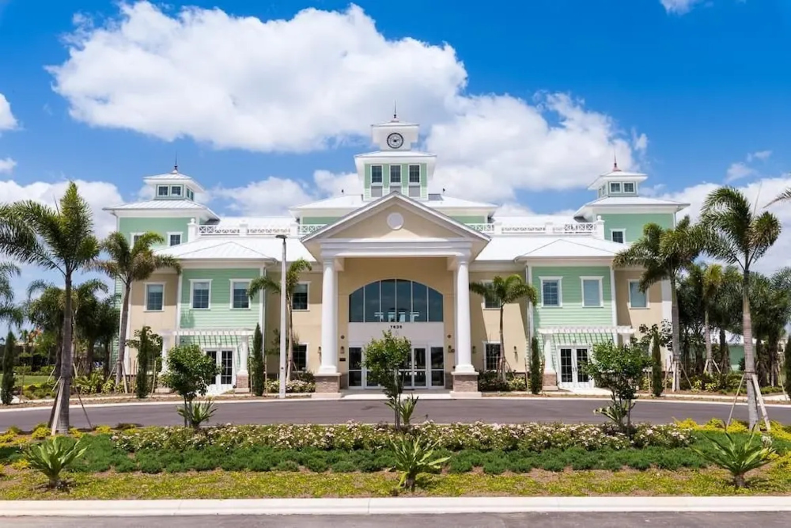 Reunion Magic 5 Bedroom Home with Private Pool and Spa