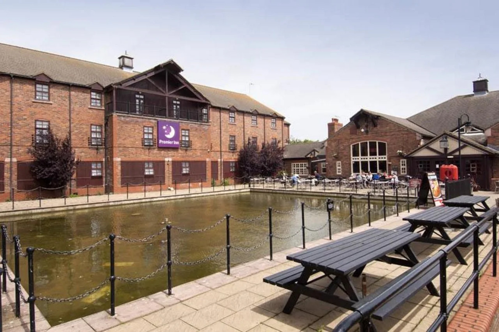 Premier Inn Milton Keynes Sw[furzton Lake]