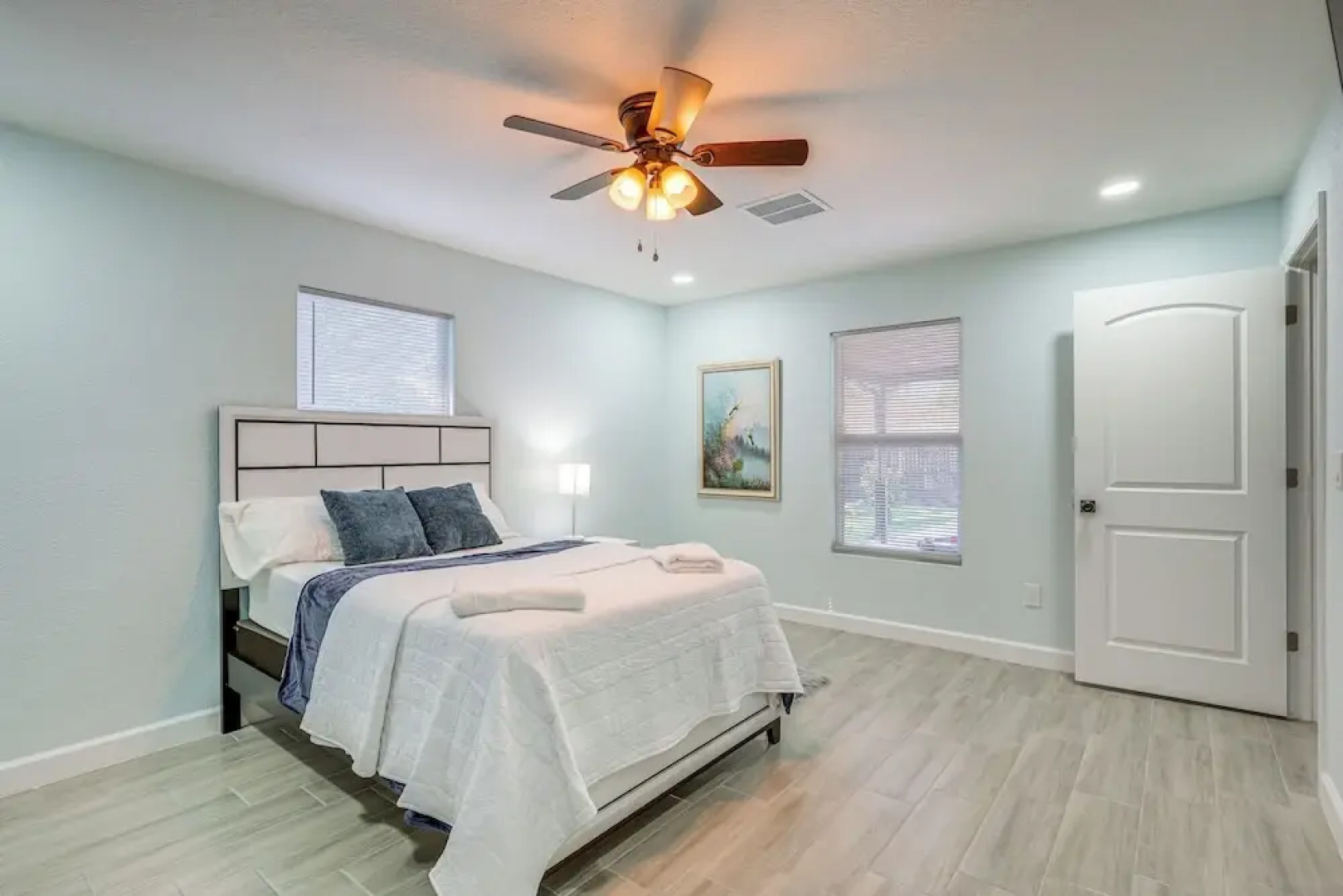 12 Mi to Dtwn Tampa: Vibrant Home w/ Outdoor Space