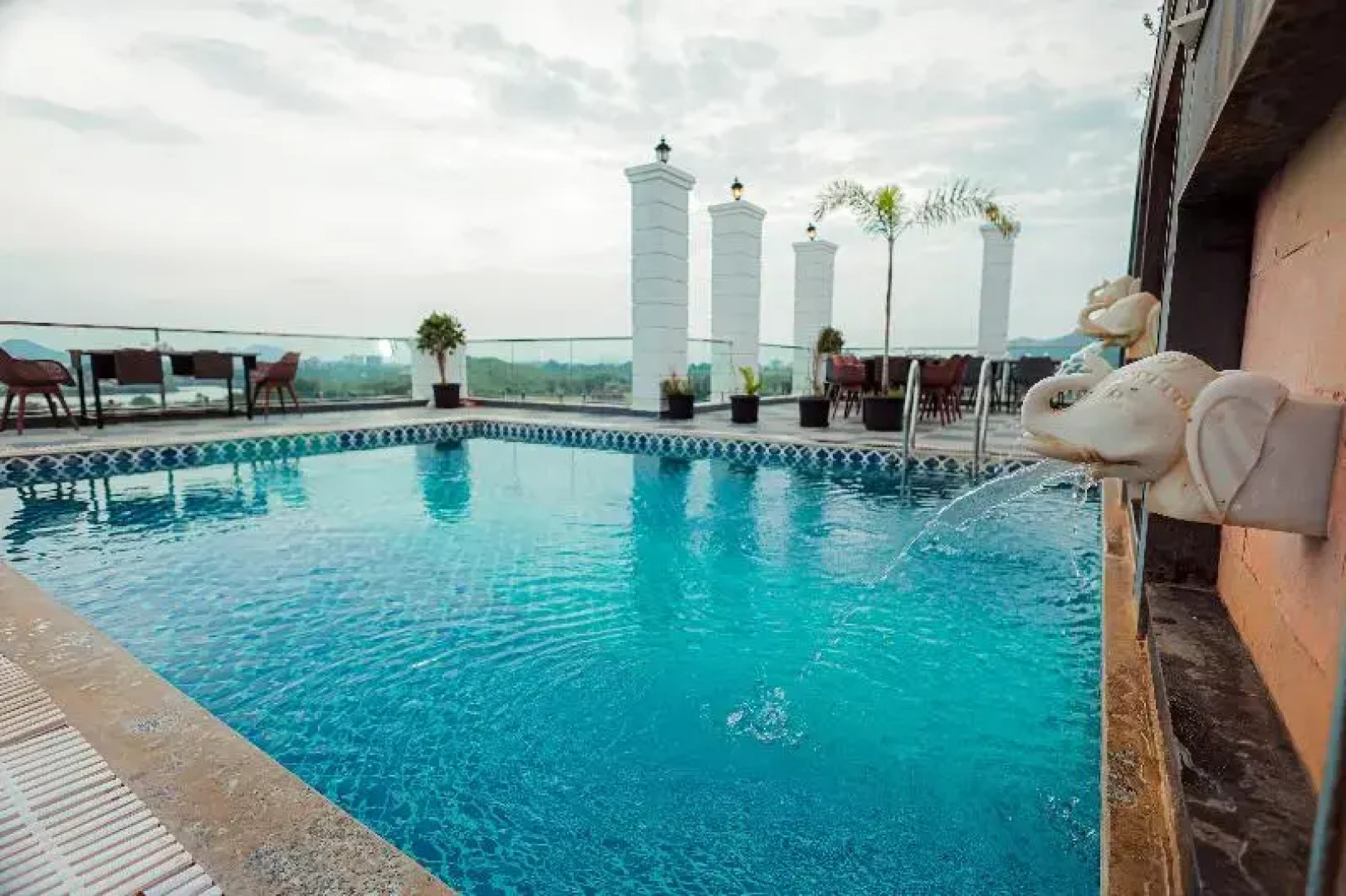 Revaas Lake View Boutique Hotel