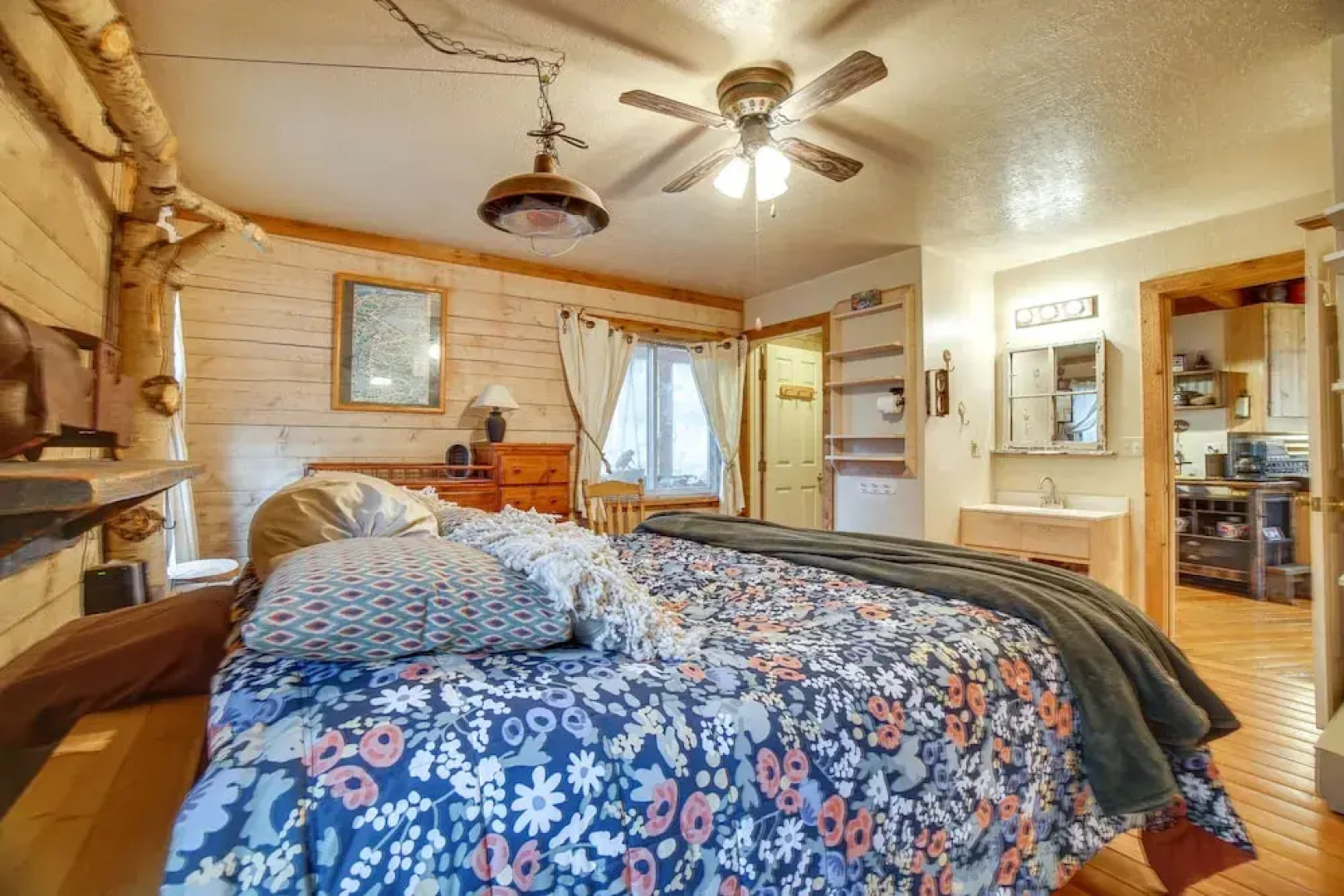 Tree-lined Mccall Cabin: Walk to Payette River!