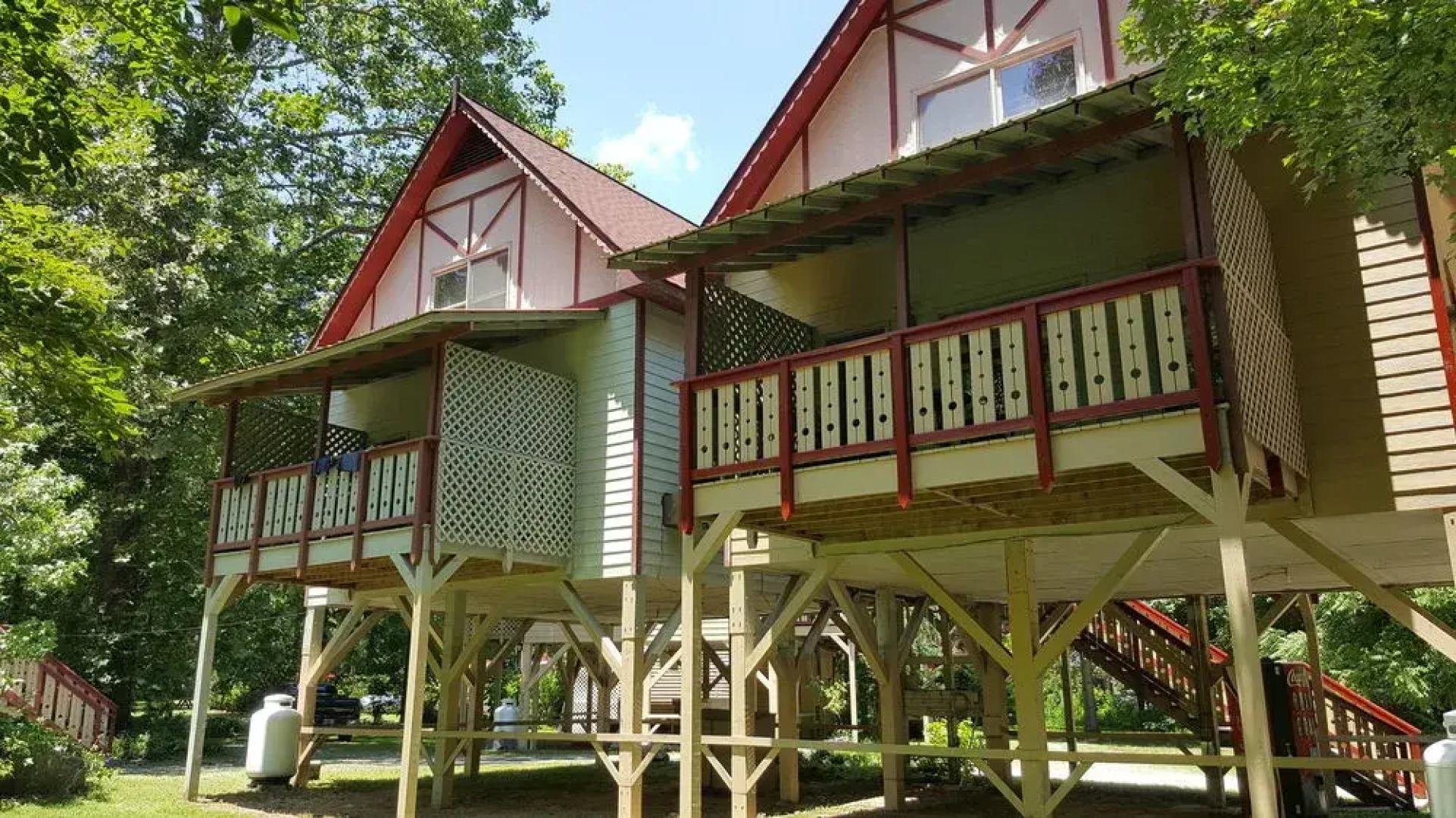 Riverbend Motel & Cabins