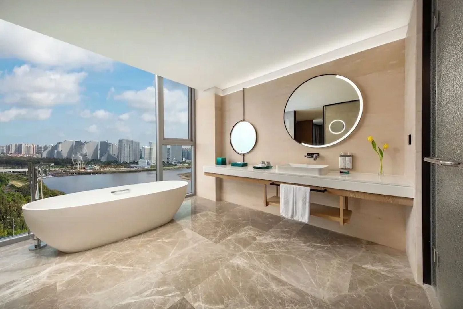 HUALUXE Resort Beihai Silver Beach by IHG