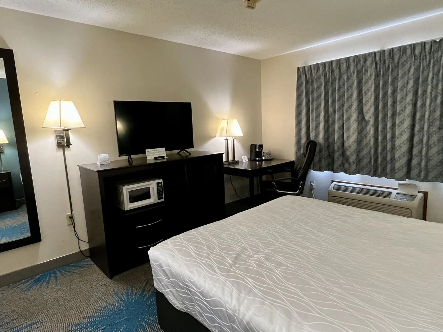 Reston Inn & Suites