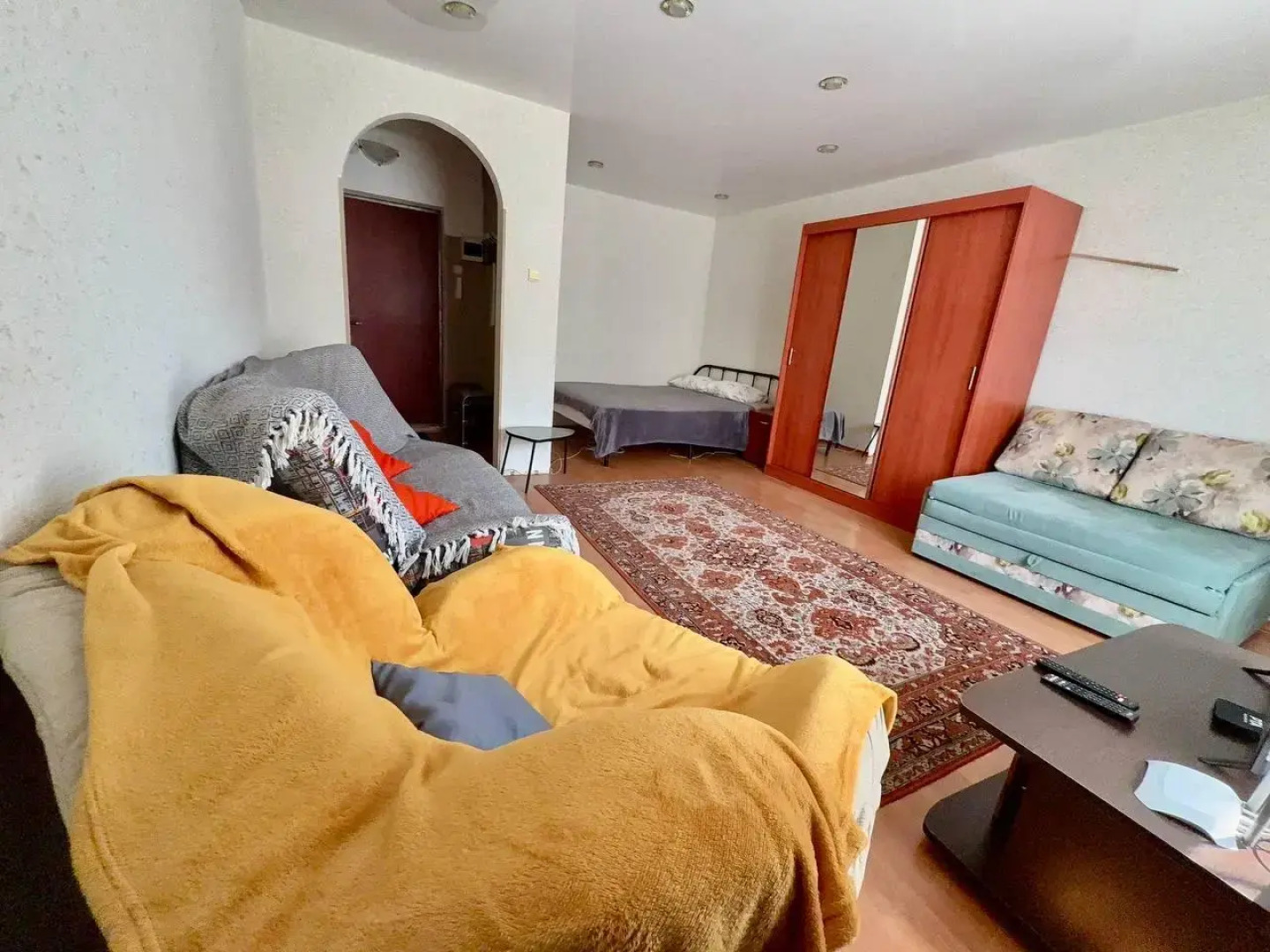 Апартаменты на проспекте Шахтёров 16