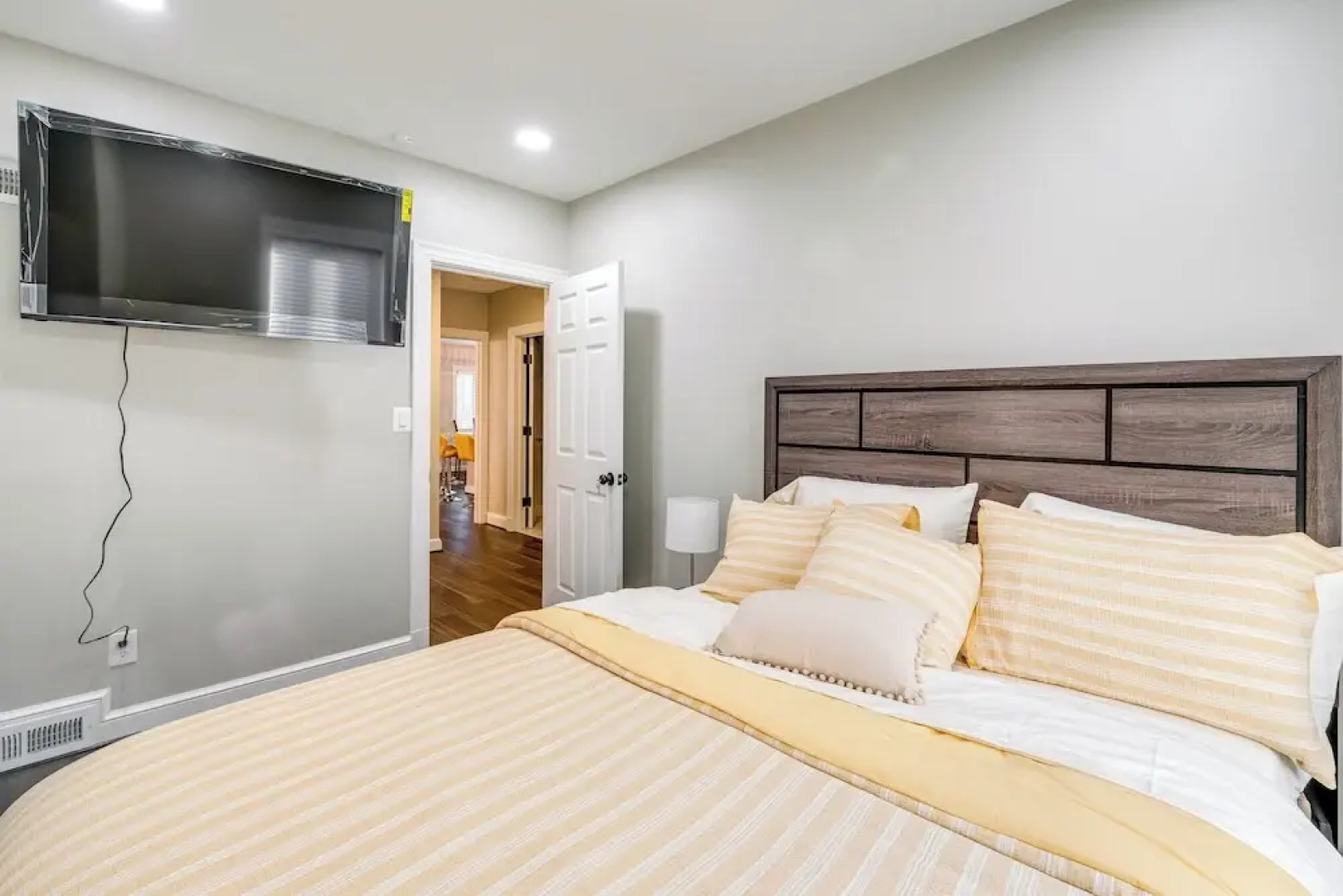 Silver Springs Home: Walk to Downtown!