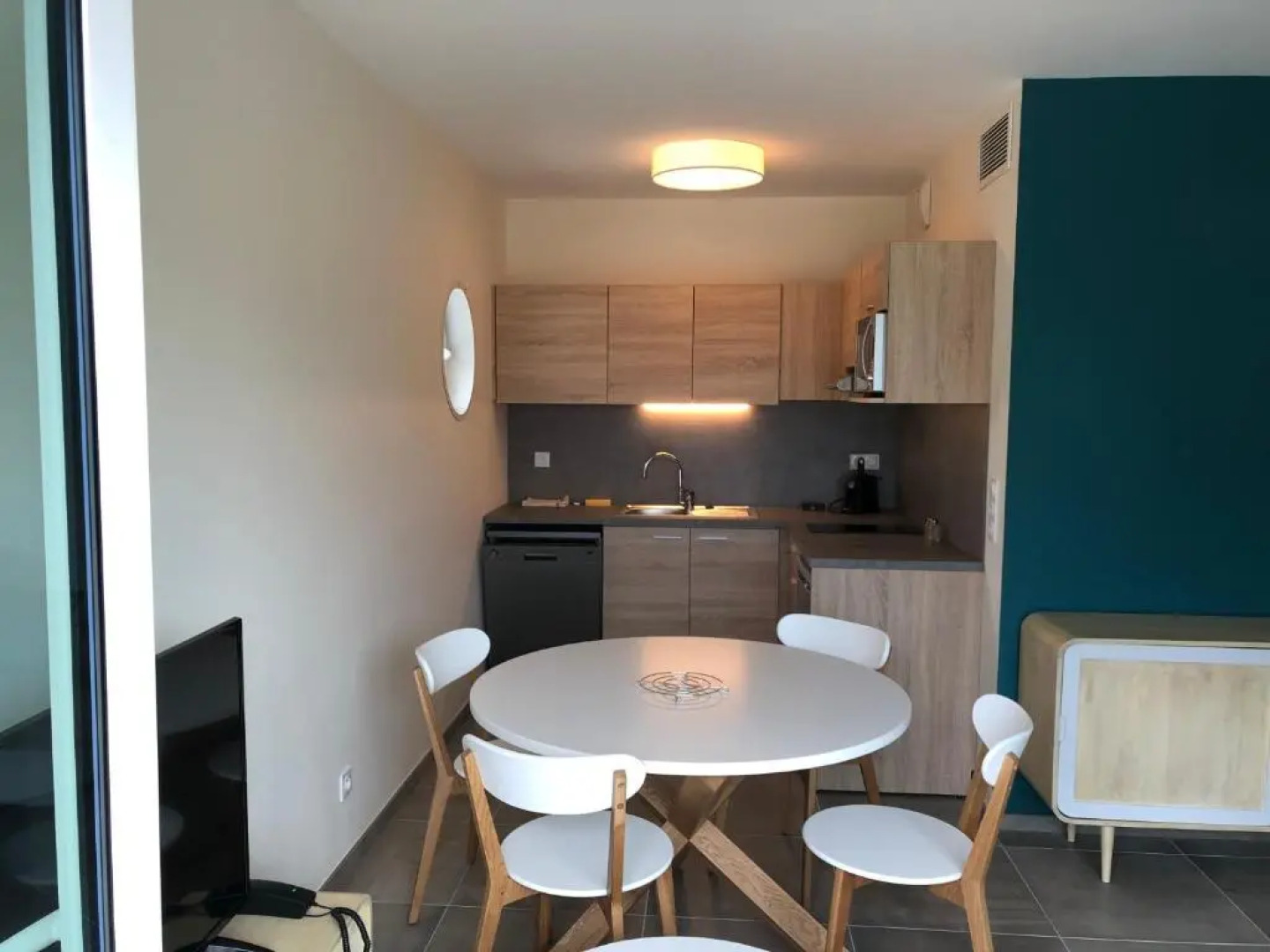 Shana Hotel & Residence