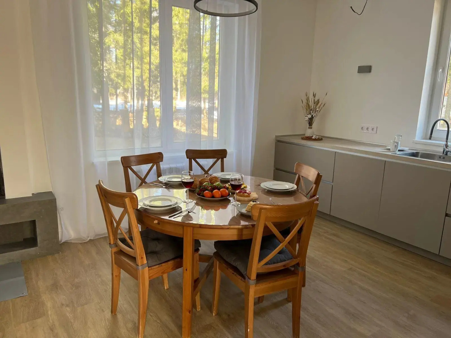 Дом в сосновом лесу